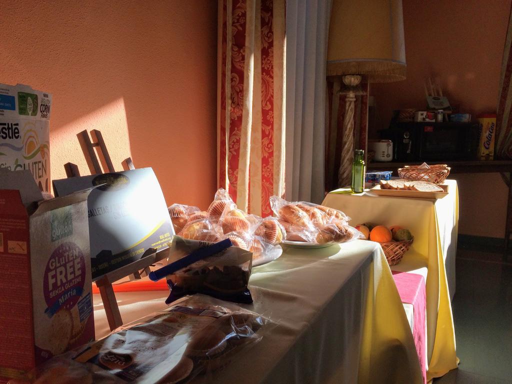 Real Hotel กัวร์โด ภายนอก รูปภาพ